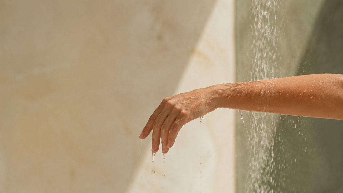 Rentrée : comment redonner à ta peau et tes cheveux ce que la mer et le chlore leur ont pris